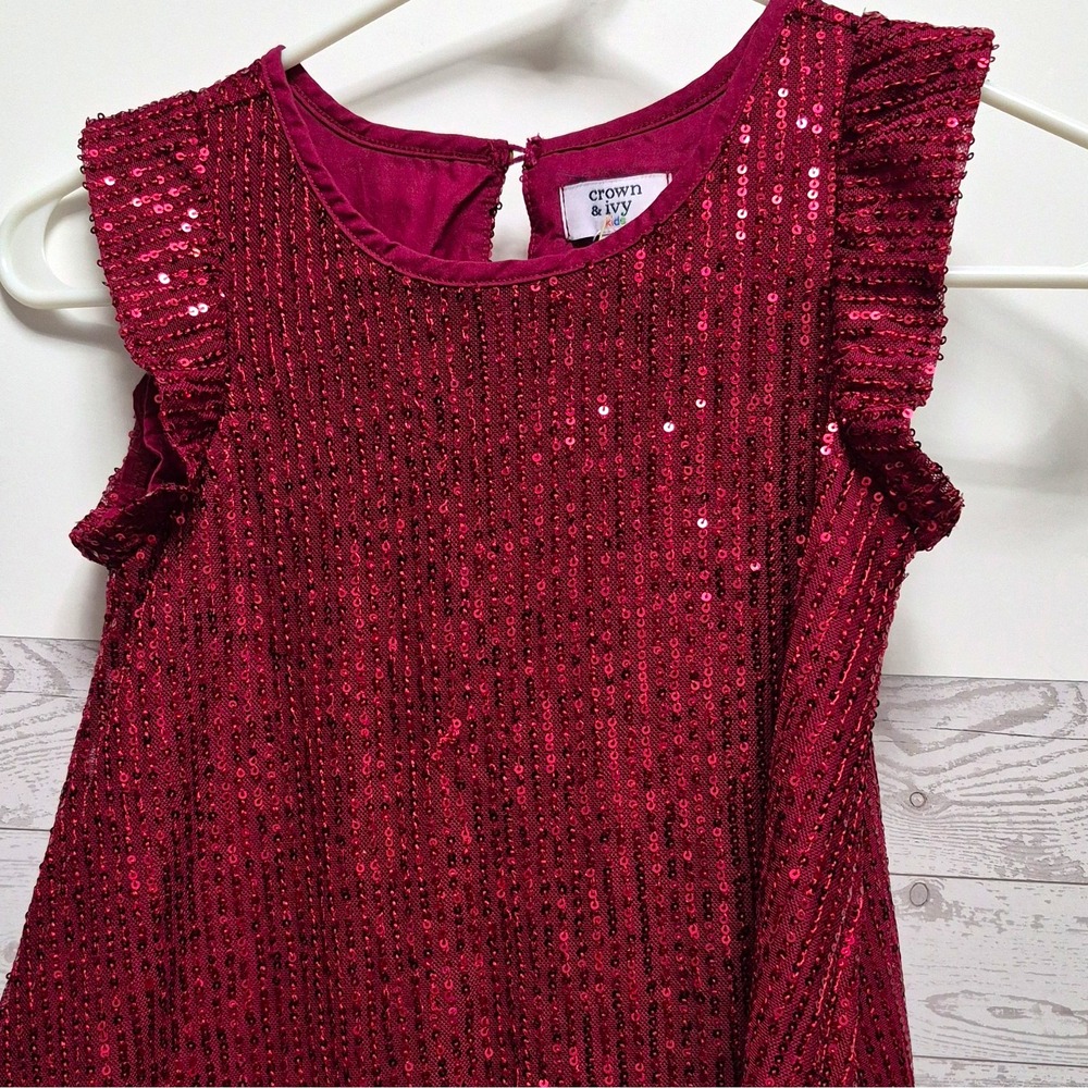 Crown & Ivy Girls Burgundy Sequin Ruffle Sleeve Shift Dress Round Neck Size 7